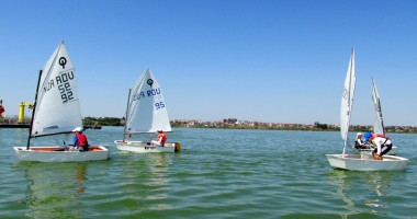 Stire din Sport : Juniorii și seniorii yachtingului vor concura pe lacul Siutghiol
