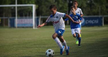 Stire din Sport : Fotbal / Juniori E: FC Viitorul, calificat în finală