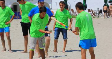 Stire din Sport : Juniorii dobrogeni, argint și bronz la Naționalele de oină pe plajă