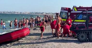 Stire din Eveniment : Patru persoane în pericol de înec în stațiunea Jupiter. Două sunt resuscitate