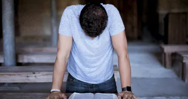 Stire din Fun : Jurământ cu mâna pe Biblie