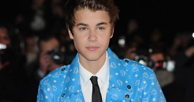 Stire din Monden : Justin Bieber, marele câștigător al American Music Awards 2012