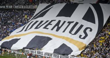 Stire din Sport : Clipe grele pentru un fotbalist celebru