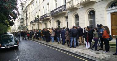 Stire din Actualitate : Un nou pretext să ne atace. Fotografii cu mii de români stând la cozi să voteze, probe ale migrației uriașe în Marea Britanie