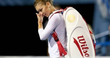 Stire din Sport : Simona Halep, învinsă fără drept de apel de Pennetta, în semifinalele turneului US Open