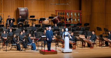 Stire din Actualitate : Premieră în Coreea de Sud: Un robot android a dirijat orchestra națională