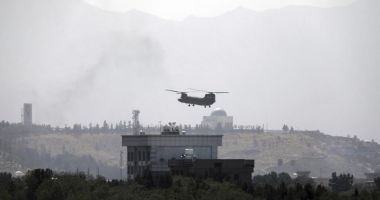 GALERIE FOTO-VIDEO / Haos și panică pe aeroportul din Kabul: oamenii vor cu disperare să plece - 3