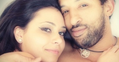 Stire din Monden : Kamara de la AlbNegru va fi încă o dată tătic