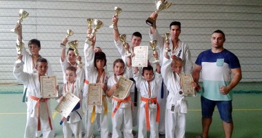 Stire din Sport : 11 medalii pentru karatiștii constănțeni, la Cupa României