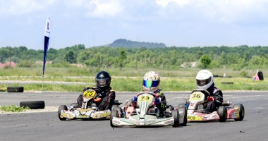 Stire din Sport : Gata de start, în etapa a lll-a a Campionatului Național de karting