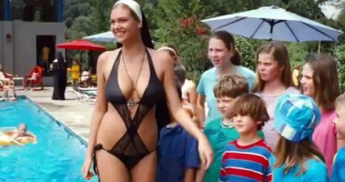 Stire din Monden : Călugărița-porno, udă și zâmbitoare