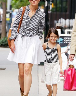 Katie Holmes și fiica sa, Suri,  implicate într-un accident rutier