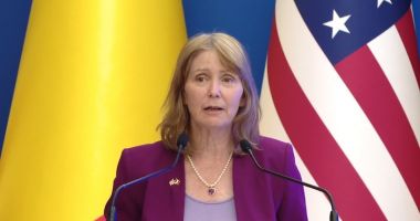 Stire din Actualitate : Ambasadoarea SUA la Bucureşti, Kathleen Kavalec, se retrage la pensie