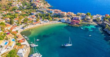 Stire din Actualitate : ALERTĂ ÎN GRECIA! Stare de urgență în destinaţii preferate de români! Restricţii peste restricţii