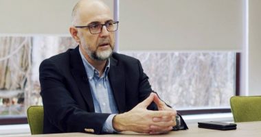 Stire din Politică-Administrație : Kelemen Hunor candidează pentru un nou mandat la șefia UDMR