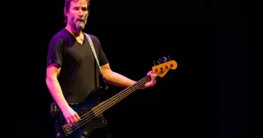 Surpriză la Electric Castle. Actorul Keanu Reeves a urcat pe scenă ca basist al trupei Dogstar