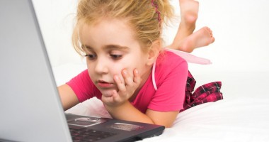 Stire din Social : Hărțuirea online, un nou pericol care ne amenință copiii