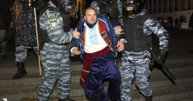 UE condamnă ferm violențele împotriva manifestanților din Kiev - 3