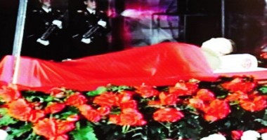 Stire din Actualitate : Televiziunea nord-coreeană a prezentat imagini cu trupul neînsuflețit al lui Kim Jong-il