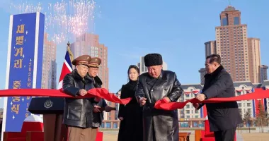 Stire din Actualitate : Kim Jong Un a inaugurat locuințe pentru familiile soldaților nord-coreeni uciși luptând pentru Rusia