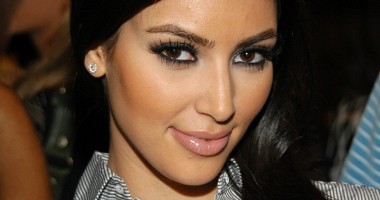 Stire din Monden : Kim Kardashian a născut PREMATUR!