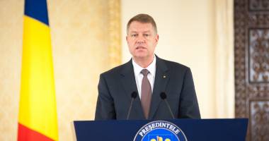 Stire din Politică-Administrație : Românii continuă protestele. Iohannis promite consultări cu "strada"