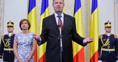 Stire din Politică-Administrație : Klaus Iohannis, mesaj de Anul Nou pentru români: "Nu vă pierdeți încrederea în România!"