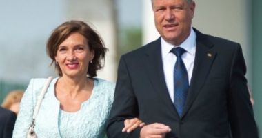 Stire din Politică-Administrație : Președintele Klaus Iohannis, la slujbă în prima zi de Crăciun, la biserica din Sibiu