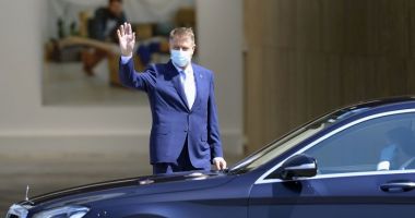 Stire din Politică-Administrație : Ce cadouri a primit Klaus Iohannis în 2021. Printre cele mai mai scumpe, o sabie și o icoană din argint