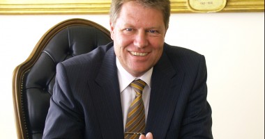 Stire din Politică-Administrație : Klaus Iohannis s-a înscris în PNL