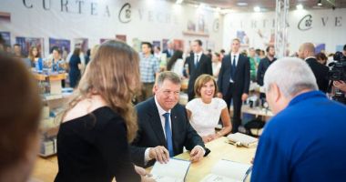 Stire din Cultură-Educație : Președintele Klaus Iohannis lansează cea de-a treia carte a sa