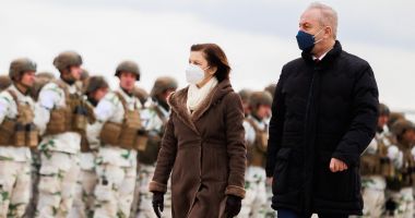 VIDEO: Klaus Iohannis şi Nicolae Ciucă, la Baza 57 Aeriană de la Mihail Kogălniceanu, împreună cu ministrul francez al Apărării - 3