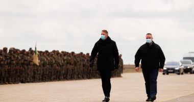 VIDEO: Klaus Iohannis şi Nicolae Ciucă, la Baza 57 Aeriană de la Mihail Kogălniceanu, împreună cu ministrul francez al Apărării - 4