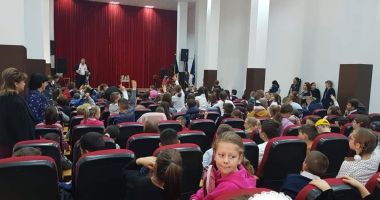 Cum au sărbătorit elevii Ziua Liceului Teoretic "Mihail Kogălniceanu" - 6