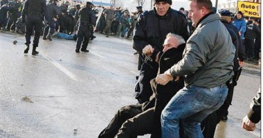Stire din Actualitate : Zeci de răniți și 140 de arestări în urma unor violențe în Kosovo