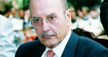 Stire din Actualitate : Costis Stephanopoulos, fost președinte al Greciei, a murit  la vârsta de 90 de ani