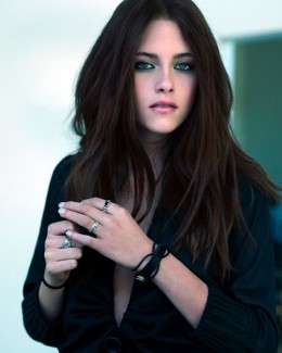 Stire din Monden : Kristen Stewart crede că cineva vrea să o ucidă!