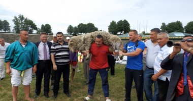 Stire din Sport : "Trofeul Mării Negre" la lupte tătărești i-a revenit lui Denis Gelil