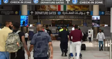 Stire din Actualitate : Aeroportul din Kuweit, lovit de drone iraniene. Mai multe persoane au fost rănite, iar zborurile, anulate