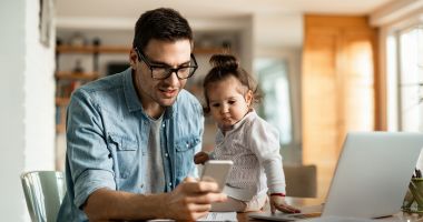 Stire din Social : Enel vine în sprijinul clienților cu servicii digitale pentru gestionarea facilă a facturilor și a datelor din contract, din confortul propriei locuințe
