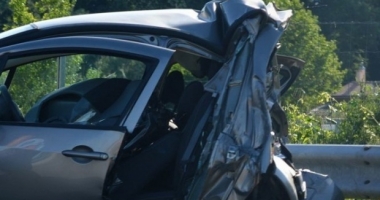 UN MORT ȘI TREI RĂNIȚI, după ce "șoferul", un copil de 16 ani, a pierdut controlul volanului