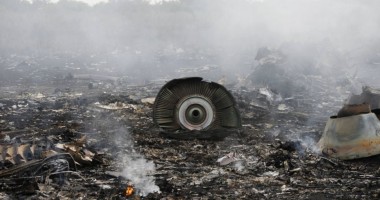 Foto și Video. Blestemul Malaysia Airlines se repetă! Un Boeing 777 cu 295 de pasageri, prăbușit în Ucraina. "Nu este un accident, ci un act terorist" - 9