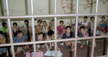 Imagini șocante! Sute de copii ai străzii din Manila, LEGAȚI ÎN LANȚURI, înainte de vizita Papei - 3