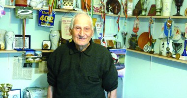 Stire din Sport : La 90 de ani, din nou campion național. Merită să fie Cetățean de Onoare!