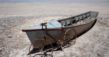 Stire din Eveniment : Un lac de 1.000 km2 din Anzi s-a transformat într-un deșert de sare
