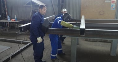 Stire din Social : Lăcătuș accidentat la locul de muncă