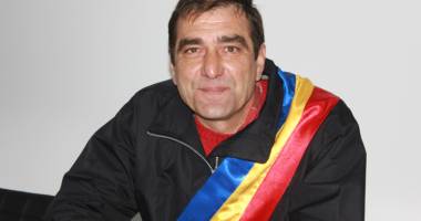 Stire din Politică-Administrație : "La Centrul de Tineret, se deschide cercul de desen, grafică și pictură"