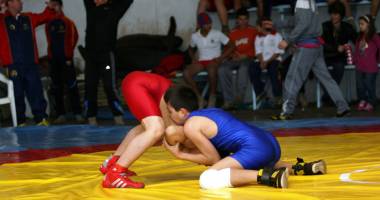 Stire din Sport : Noua generație de luptători se pregătește la Constanța