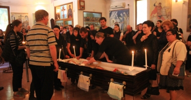 Lacrimi și durere pe ultimul drum al Adrianei Farcaș. "Criminalul acesta trebuie chinuit. Legile sunt prea blânde pentru el" - 5