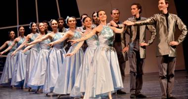 Stire din Cultură-Educație : "Lacul Lebedelor" revine pe scena Teatrului "Oleg Danovski"